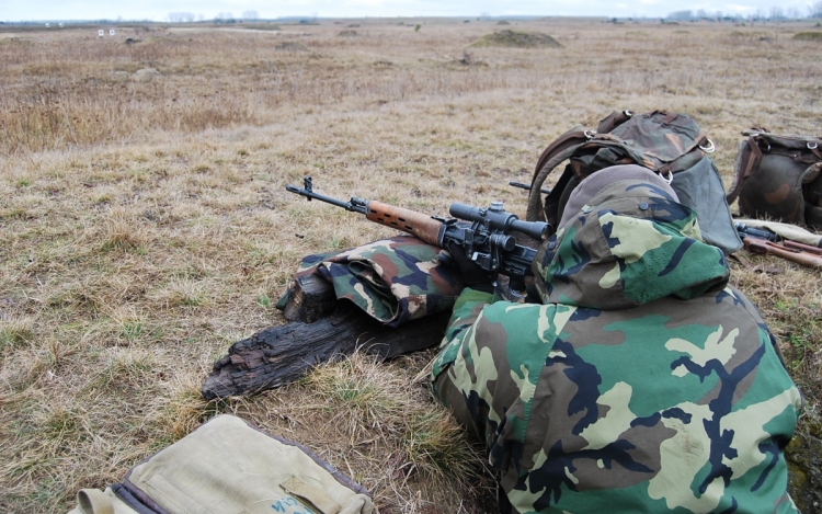  Éleslövészet a győrszentiváni katonai lőtéren 