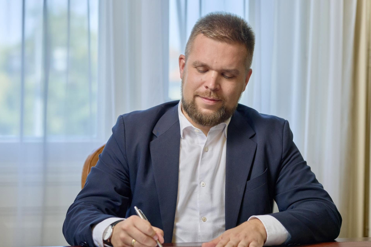 A szolidaritási hozzájárulás miatt Pintér meghívta a miniszterelnököt
