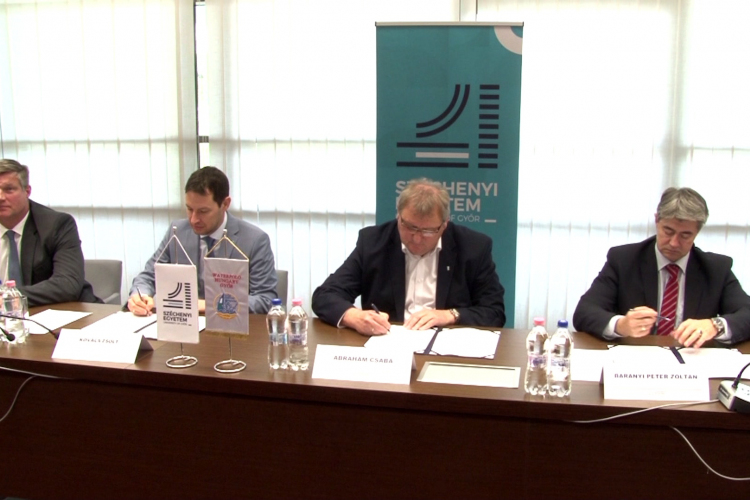 Együttműködési megállapodást kötött a győri Egyetem és a Győri Vízisport Egyesület