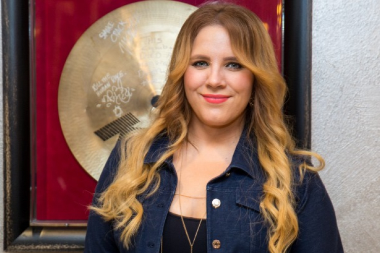 Tóth Vera megköszönte, hogy nem játsszák dalait a rádiók