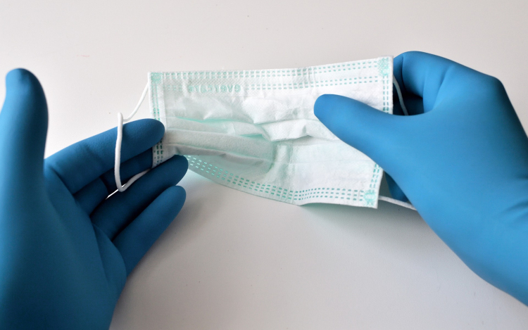 A NAV-nál is kötelező a maszk