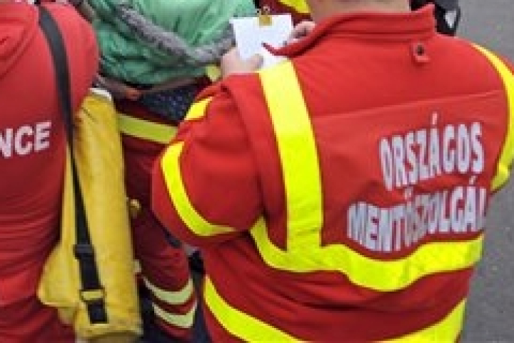 Őrjöngve ütötte meg a mentőápolót Győrben 