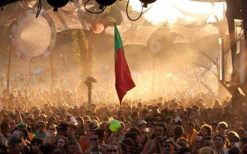 Tűzbe esett egy férfi az O.Z.O.R.A. fesztiválon, az életéért küzdenek