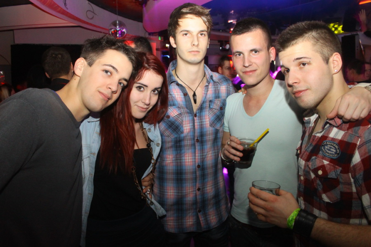 Egy belépő, két zenei stílus