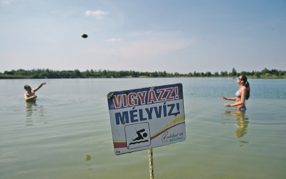 Erre figyeljen, ha bányatóhoz megy strandolni