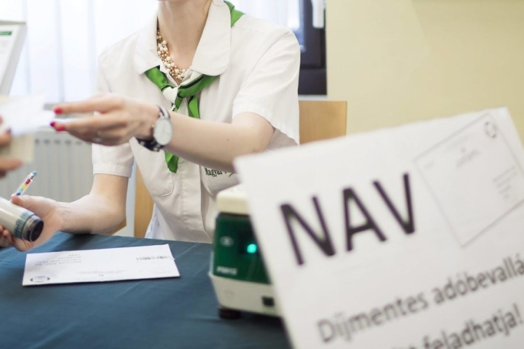 Már a katások is online küldhetik be a bevételi nyilatkozatukat