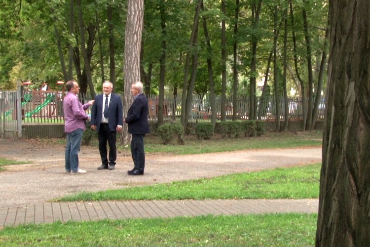 Szórakozva jótékonykodni