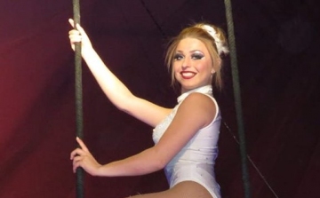 Drámai baleset a cirkuszi turnén – Lezuhant a trapézról a magyar artistalány