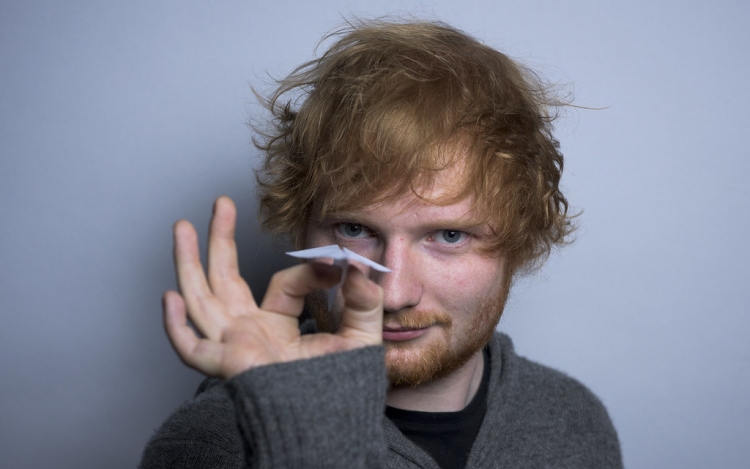 Félmillióért kelt el egy Ed Sheeran tervezte ketchupos üveg