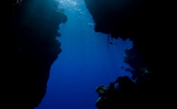 A kutató, aki rekordokat döntve felfedezte az óceánok legményebb pontjait
