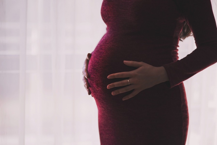 Aggasztóan magas a serdülőkori terhességek száma Romániában
