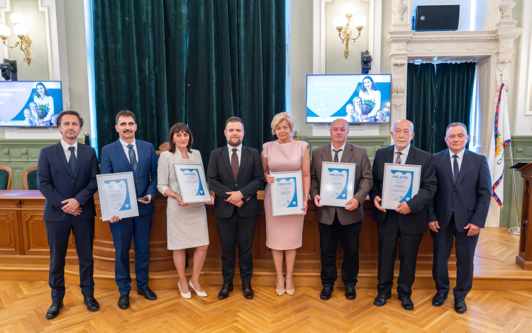 Köszönet és elismerés a pedagógusoknak Győr városi ünnepségén