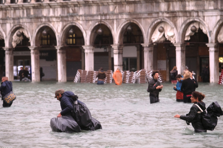 10 éve nem emelkedett meg ennyire a Canale Grande vízszintje - Halálos áldozatok a viharban