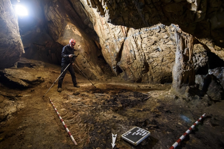 Lenyűgöző kincseket találtak a Baradla-barlangban