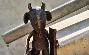 Ellopták Mekk Elek szobrát