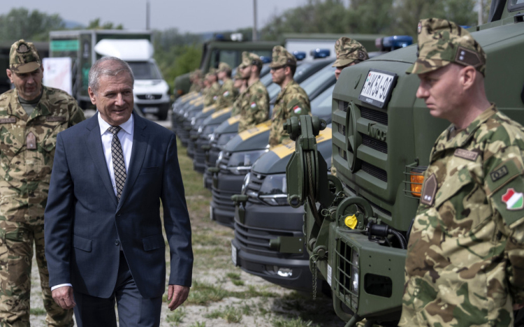 Katonák mennek ma 140 vállalathoz 