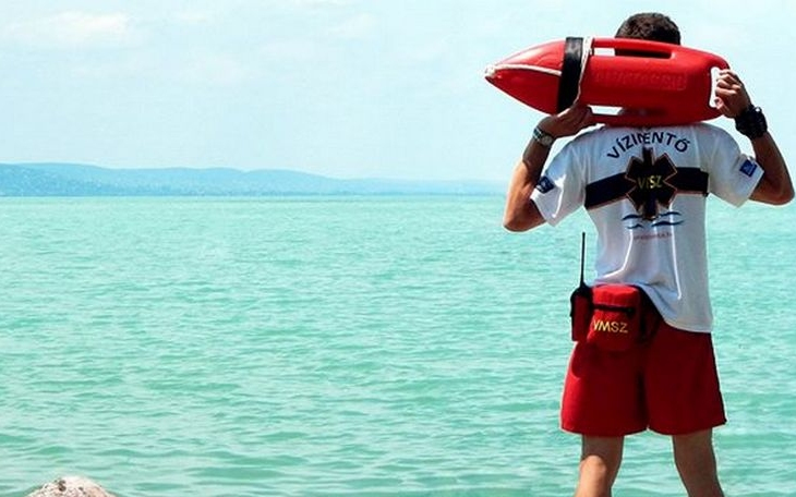 Ön tudja, mit kell tennie, ha fuldoklót lát?