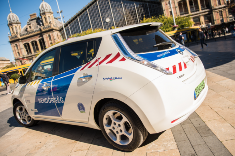 Zöldlámpa az elekromos autónak 