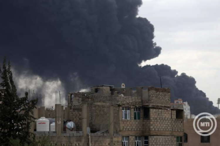 Izrael jelentős légicsapást mért a húszik jemeni kikötőire és más célpontokra