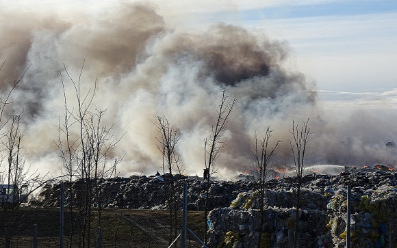 Kigyulladt egy kecskeméti szeméttelep