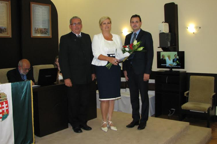 Südi Tamásné is átvette a rangos megyei elismerését