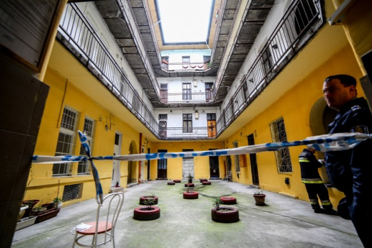 Megfulladt a saját lakásában egy mozgáskorlátozott, idős hölgy