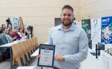 Fogászati implantátumokat vizsgáló kutatásával ért el második helyezést a Széchenyi István Egyetem doktorandusza