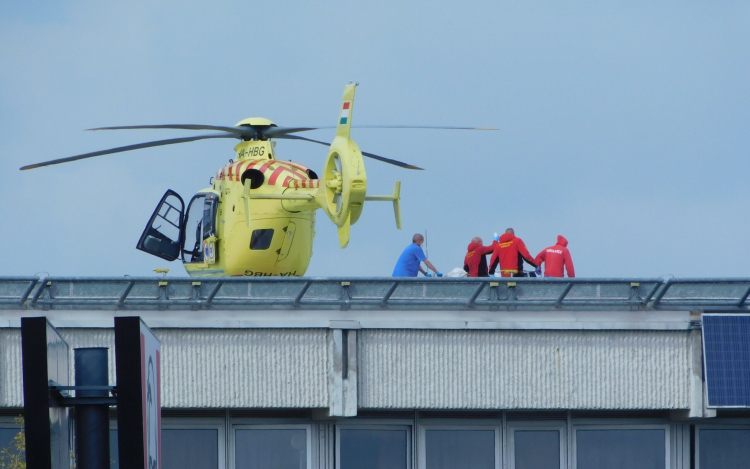 Üzent a meglőtt polgármester: jól vagyok és köszönöm az orvosoknak