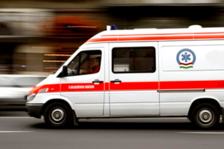 Kisbusz ütközött szalagkorlátnak az M1-esen 