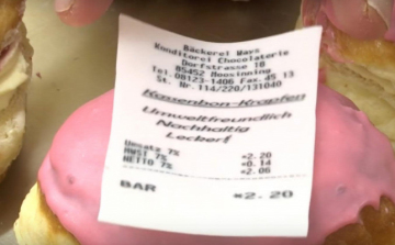 Ehető blokkot kapnak egy cukrásztól a vásárlói