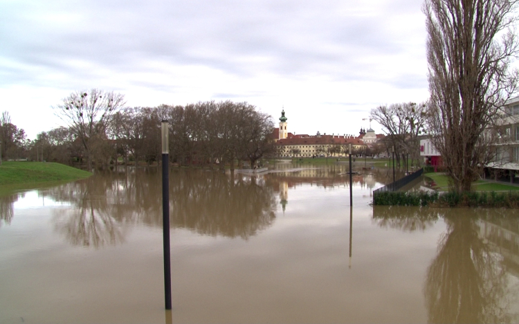 Tetőzött az árhullám Győrben