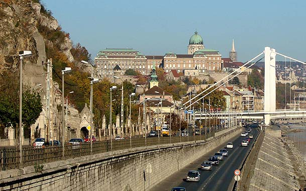 Feloldották az útzárat a budai alsó rakparton
