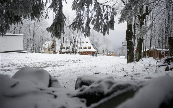 Tíz centis hó is hullhat a hegyekben