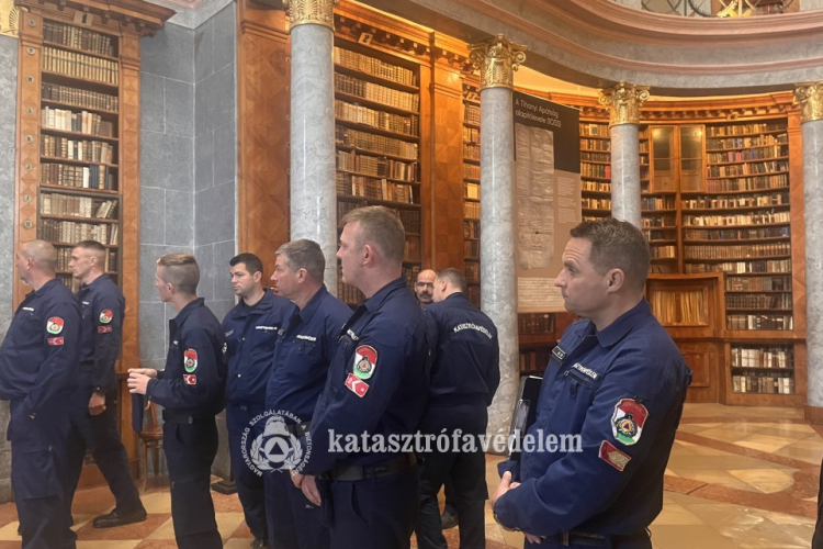 Tűz volt a Pannonhalmi Főapátságban: gyakorlatoztak a tűzoltók