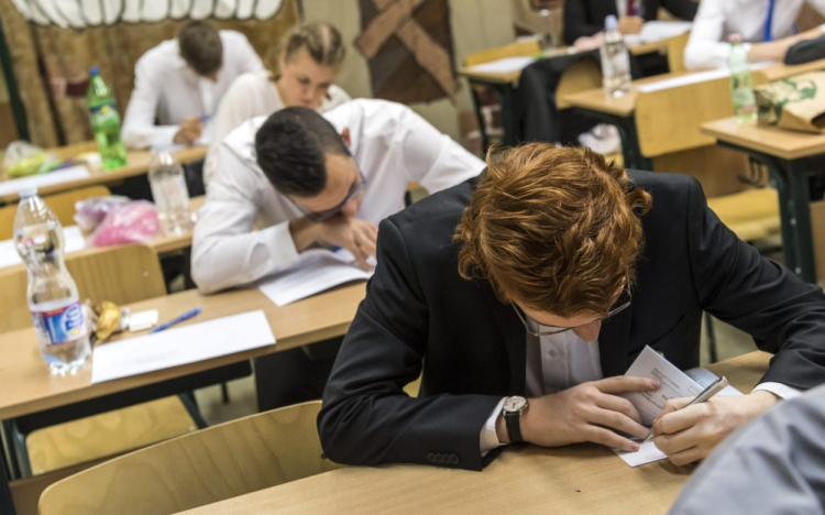 Ma idegen nyelvből érettségiznek a diákok