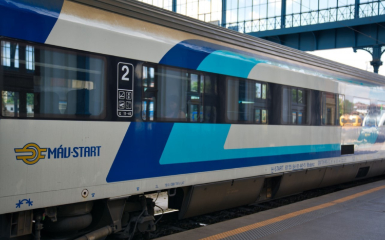 Pénteken zárul a győri fővonal felújításának második üteme