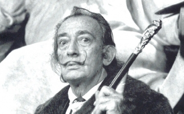 Salvador Dalí grafikáiból és kártyafestészeti munkáiból nyílik kiállítás Pécsett