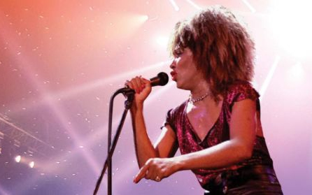 Tina Turner és Cher a Turay Ida Színházban lépnek fel