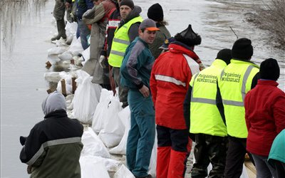 Árvíz - Folytatódik a védekezés a kiöntött Marcalnál