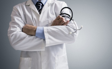 Részegen ügyelt az orvos - vádat emeltek ellene