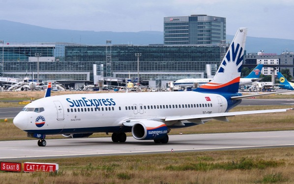 Kényszerleszállás Budapesten- Rosszul lett az első tiszt