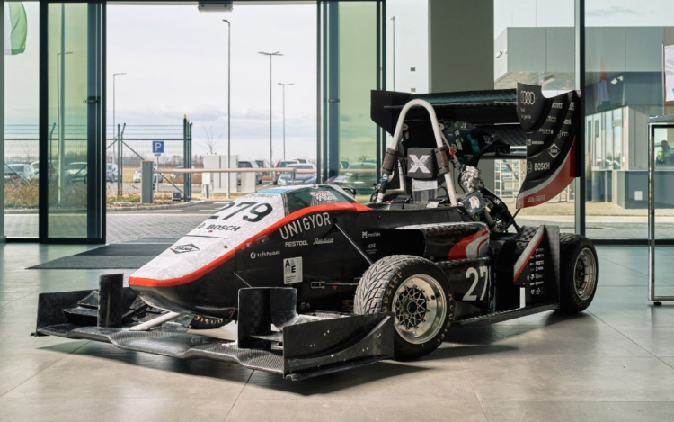 A haditechnika és a motorsport találkozik