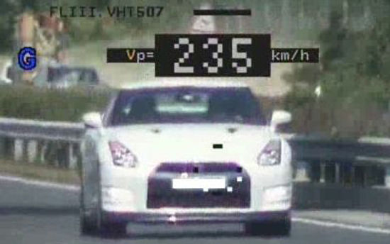330 autós lépte túl a sebességet 