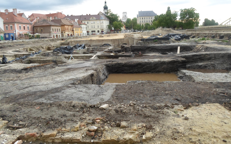 Két héten belül indulhat a Dunakapu téren a rendezvénytér kialakítása