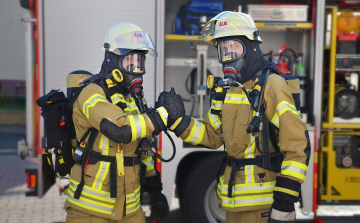 Alumíniumöntödéhez és silóhoz is kellett vonulniuk a tűzoltóknak