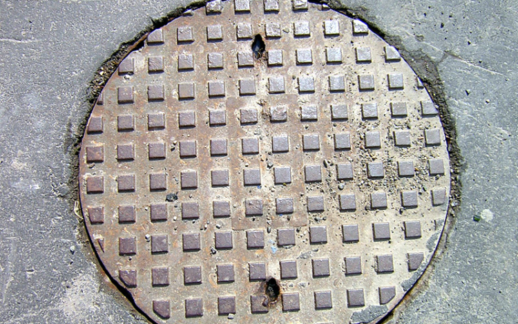 Csaló csatornatisztító brigád ellen indult eljárás Győr megyében