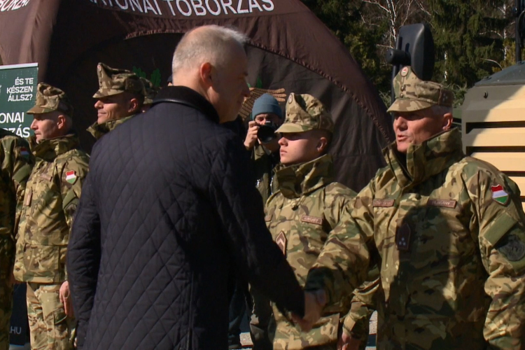 Embert keresnek a vasra Győrben is