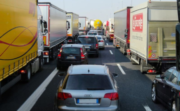 10 km-es dugó az M1-esen