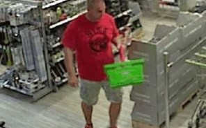 Felismeri? Győri nagyáruházból lopott 