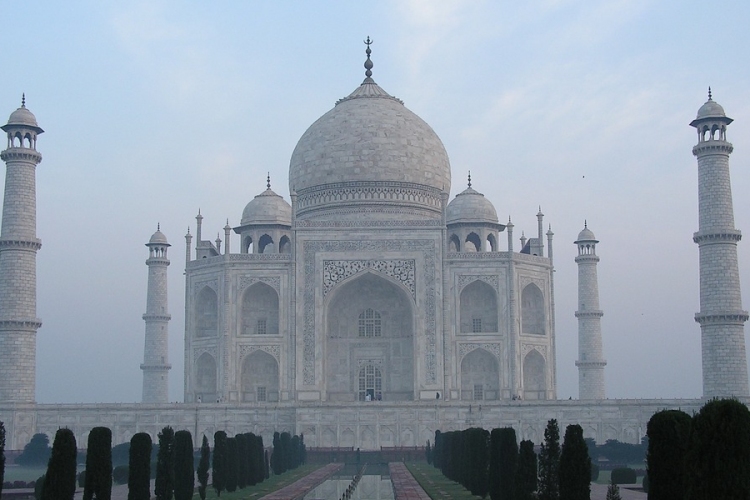 Külföldi segítséget kell kérni a Tádzs Mahal elszíneződésének megállítására